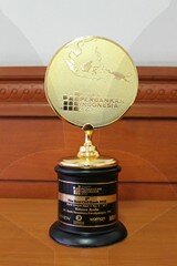 Anugerah Perbankan Indonesia (APBI) 2012 - Best CEO Anugerah Perbankan Indonesia (APBI) 2012 - Best CEO